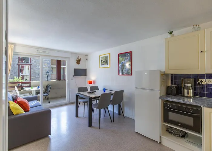 Appt 4 Pers Centre Village Balcon Draps Fournis Garage Accueil Velo Fibre شقة *