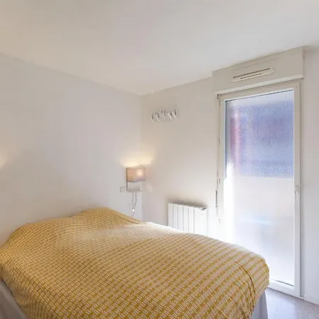 Appt 4 Pers Centre Village Balcon Draps Fournis Garage Accueil Velo Fibre Apartmán