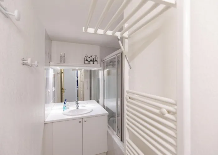 Appt 4 Pers Centre Village Balcon Draps Fournis Garage Accueil Velo Fibre 아파트 생라리술랑