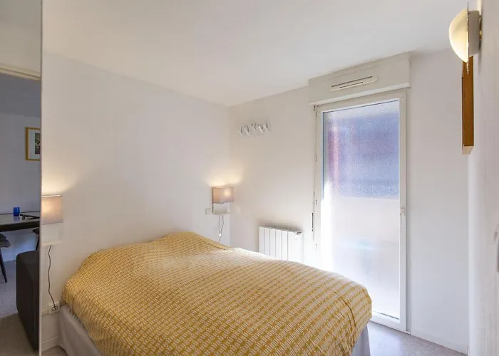 Appt 4 Pers Centre Village Balcon Draps Fournis Garage Accueil Velo Fibre 아파트