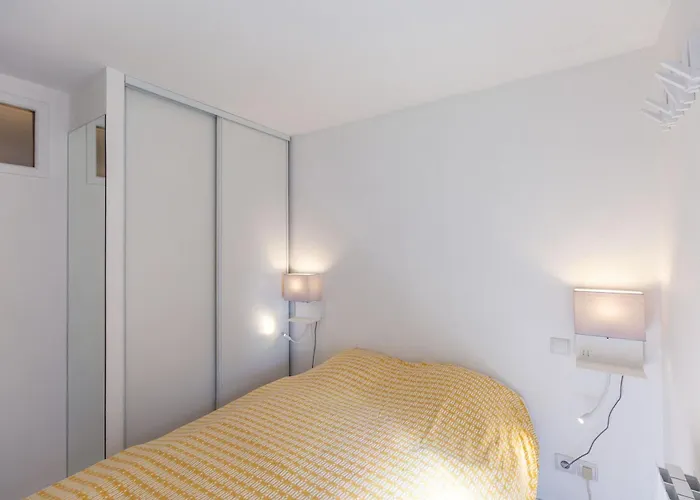 Appt 4 Pers Centre Village Balcon Draps Fournis Garage Accueil Velo Fibre 아파트